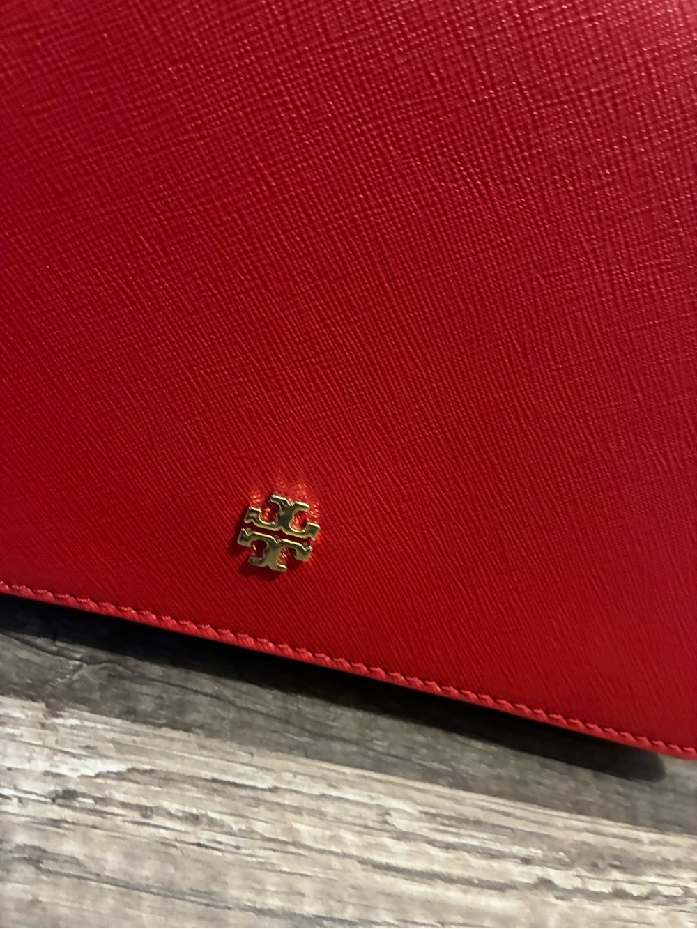 Tory Burch Red Saffiano Crossbody with Gold Logo - Picture 3 of 8